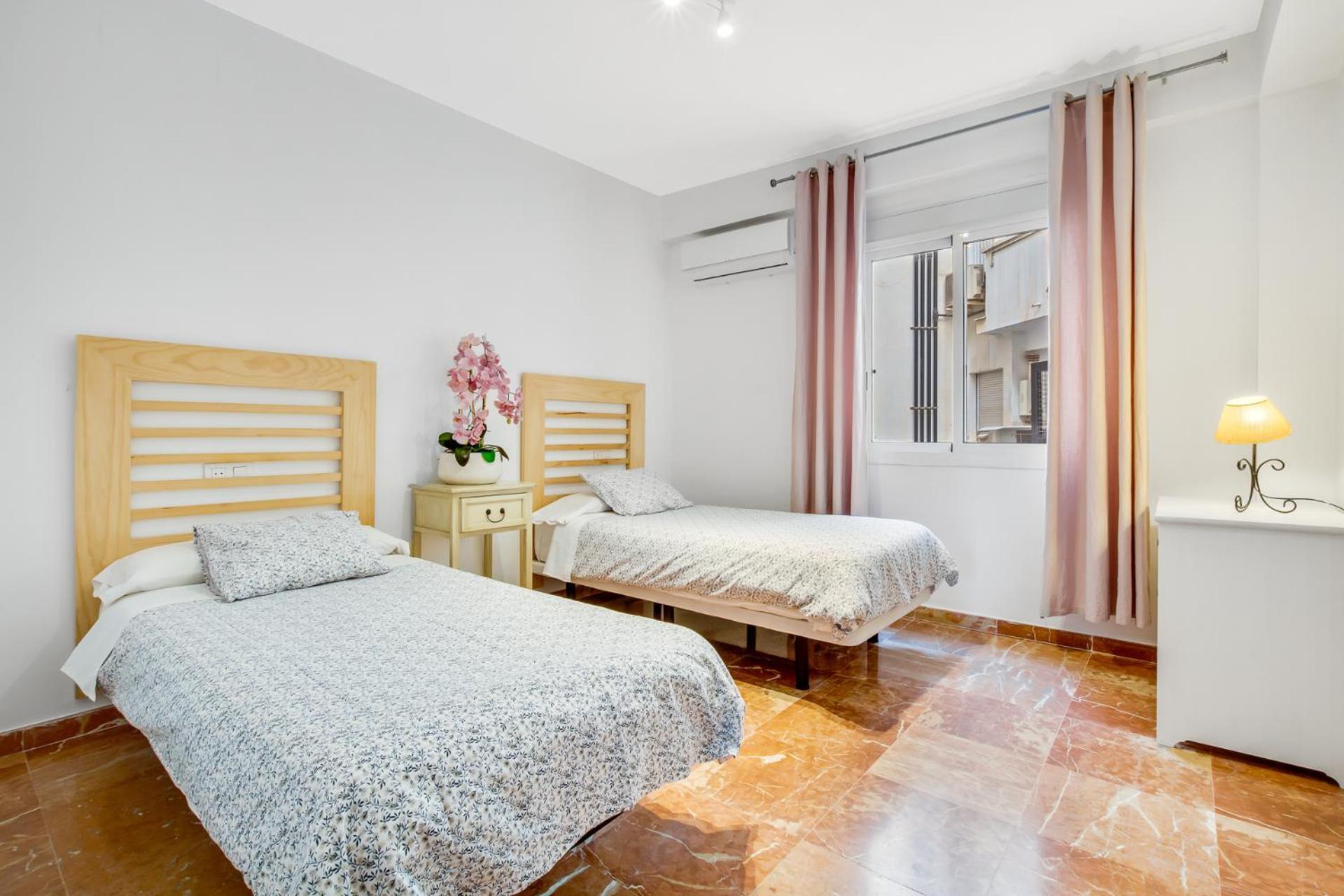 Apt Alameda De Colon Solo Familias Malaga Exterior photo